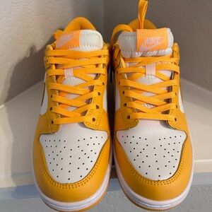 Us women 7.5 Europe 38 Nike Nike Dunk Low "Laser Orange
RETAIL PRICE: $100
